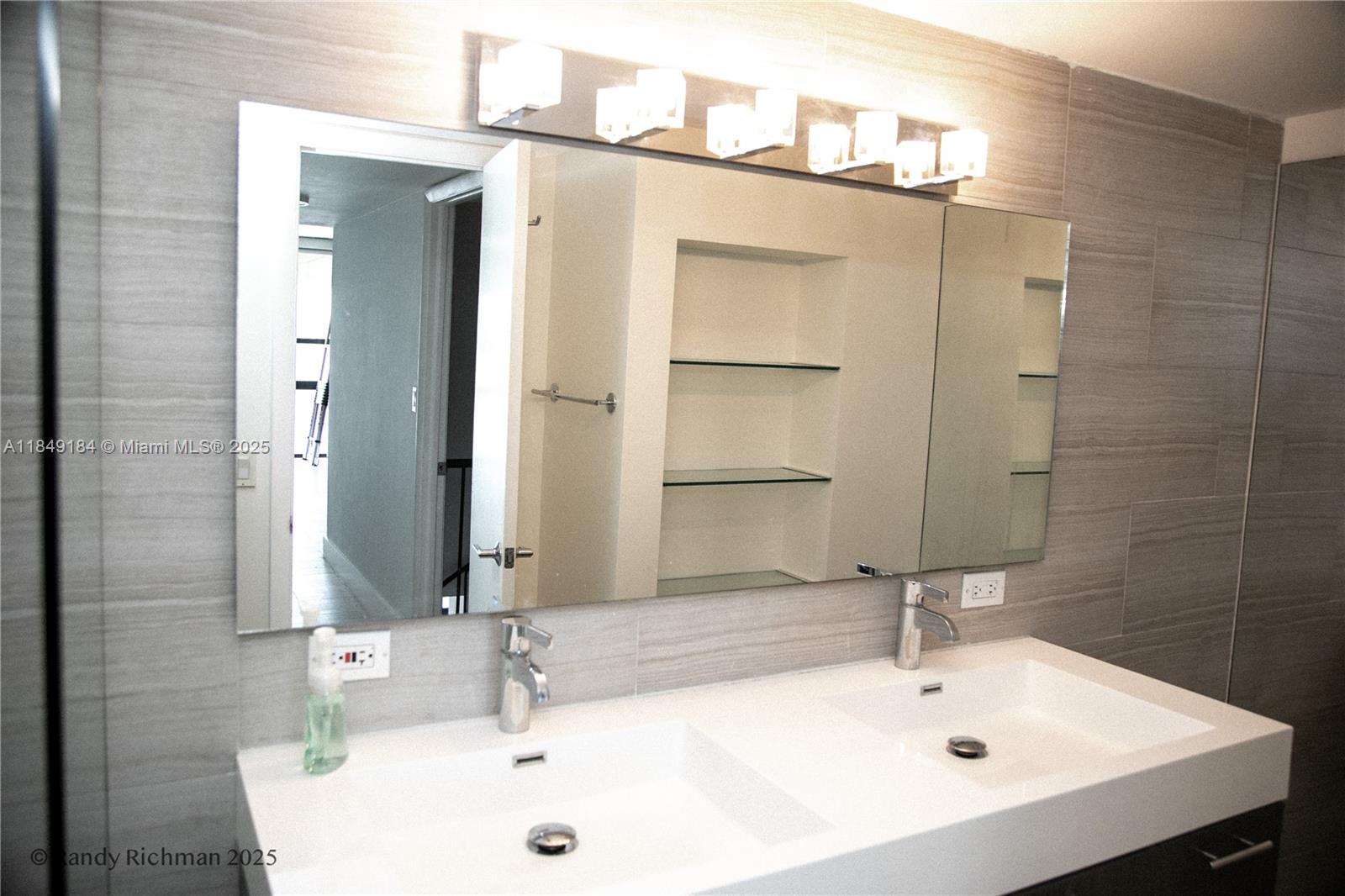 CHARTER CLUB CONDO - Residential Lease