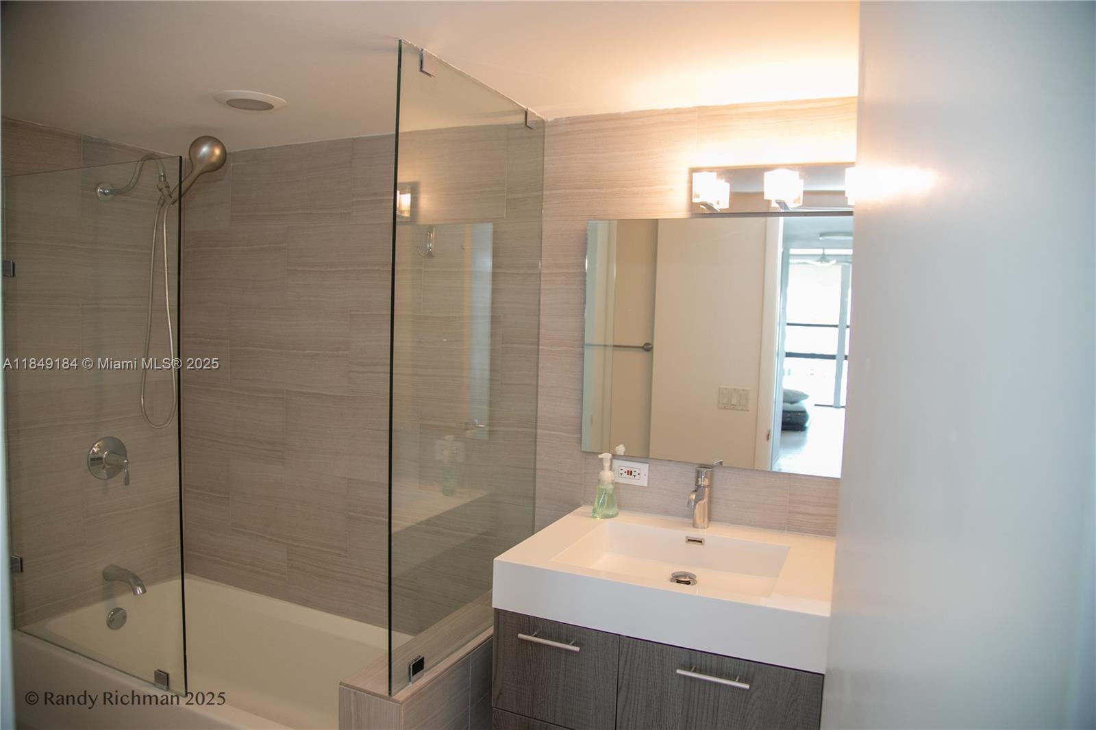 CHARTER CLUB CONDO - Residential Lease