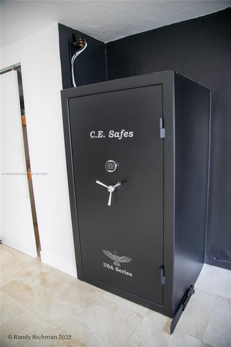 CHARTER CLUB CONDO - Residential Lease