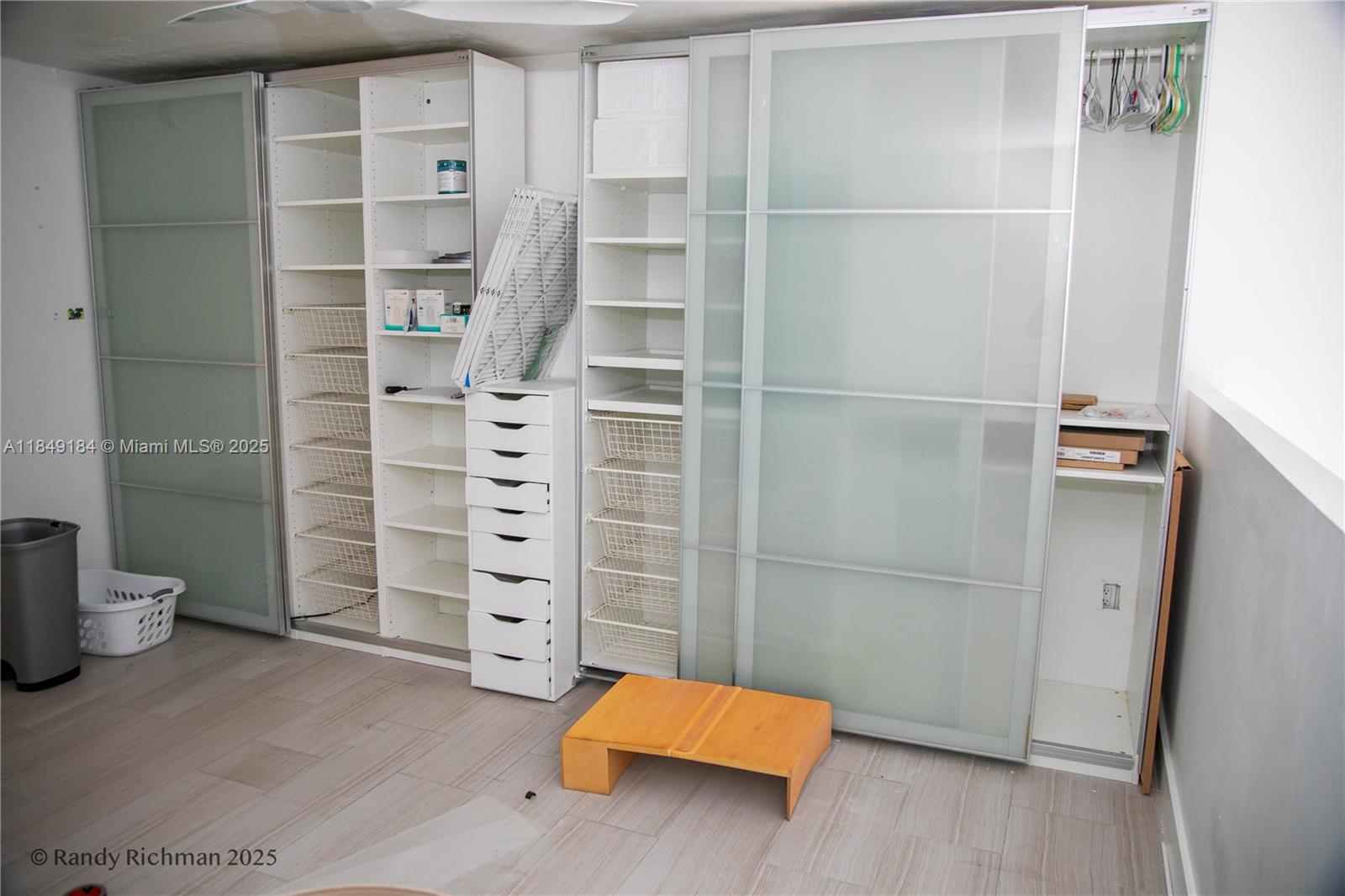 CHARTER CLUB CONDO - Residential Lease