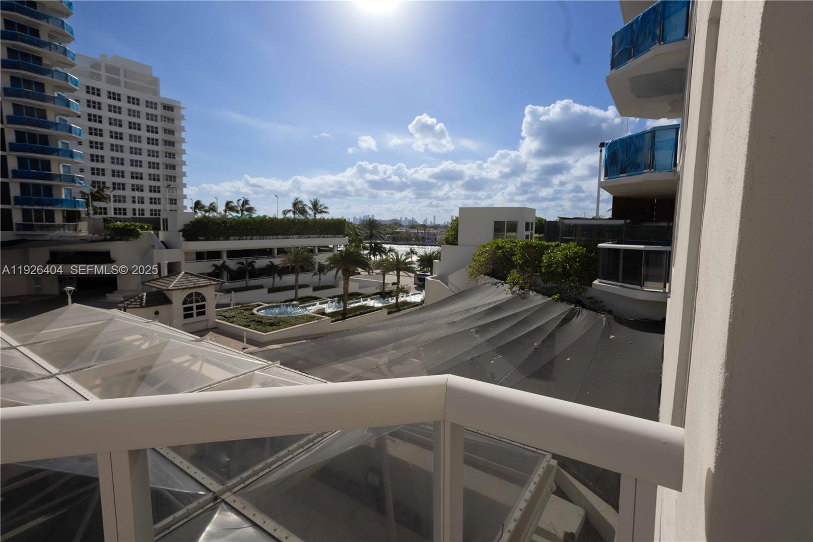 4779 Collins Ave 504
