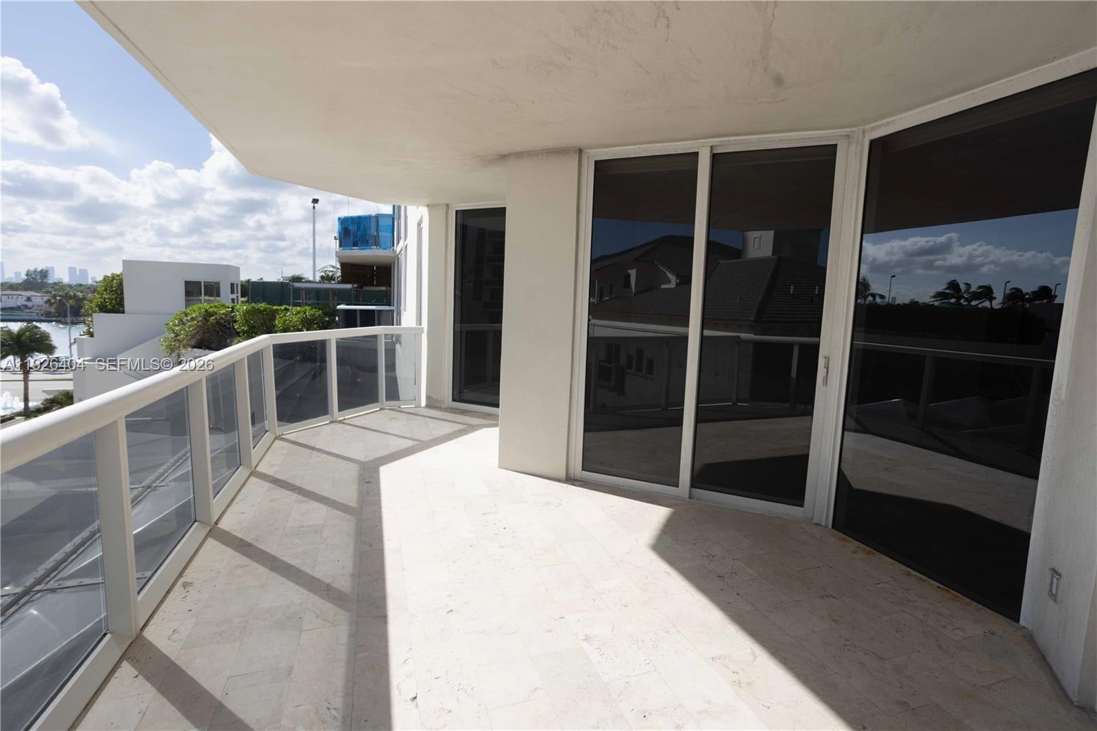 4779 Collins Ave 504