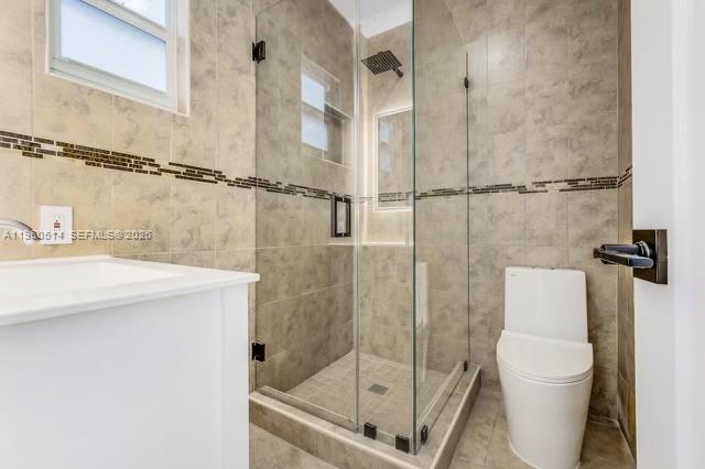 HOLLYWOOD HILLS - Residential