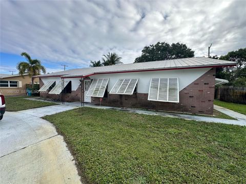 Photo of 162 SE 27th Way, Boynton Beach, FL 33435 (MLS # A11986132)