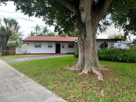 Single Family Residence in Hollywood FL 4400 Polk St.jpg