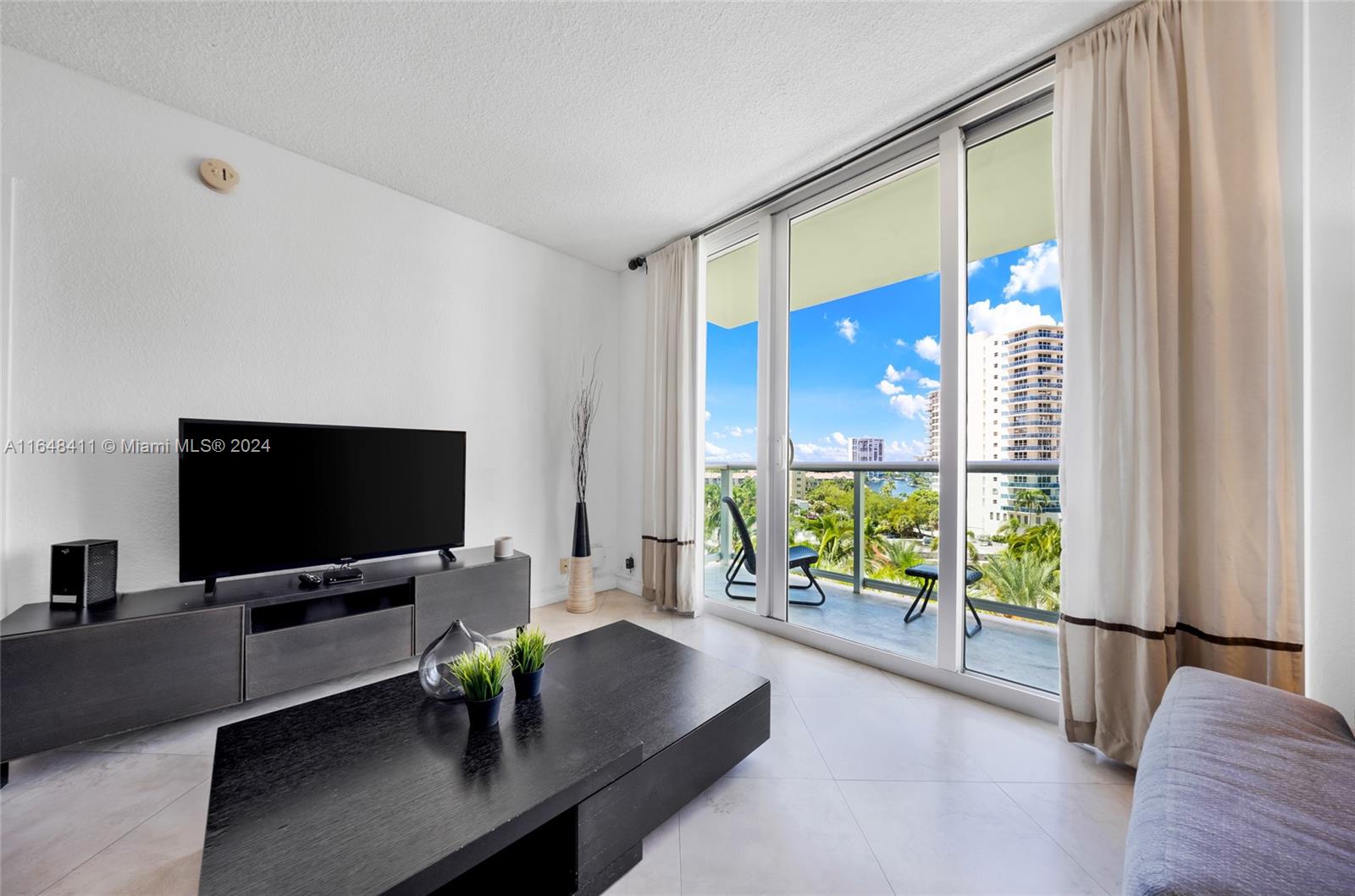 TIDES ON HOLLYWOOD BEACH - Residential