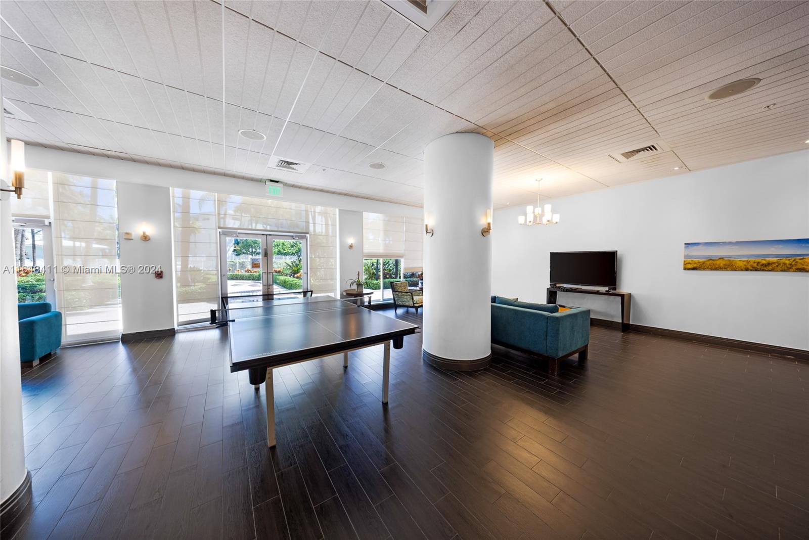 TIDES ON HOLLYWOOD BEACH - Residential