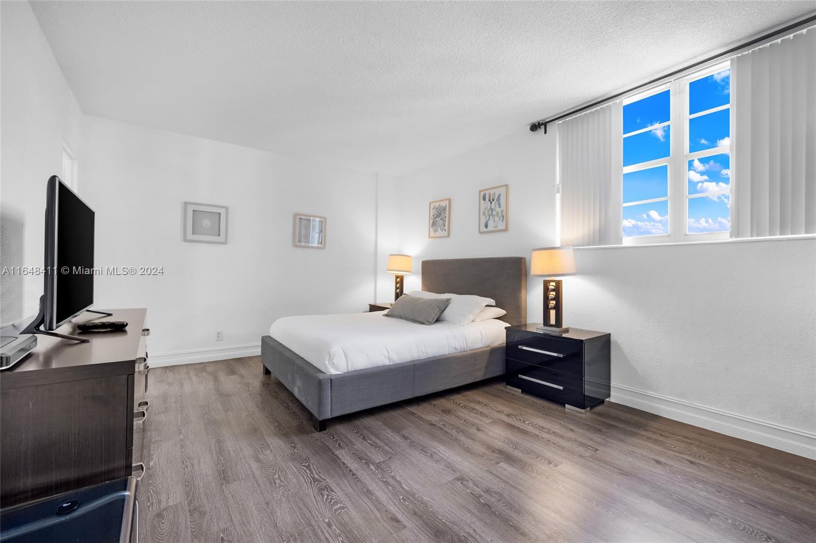 TIDES ON HOLLYWOOD BEACH - Residential