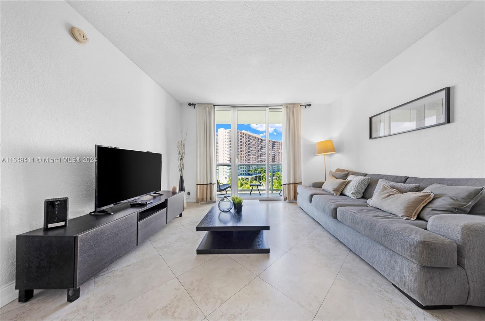 TIDES ON HOLLYWOOD BEACH - Residential
