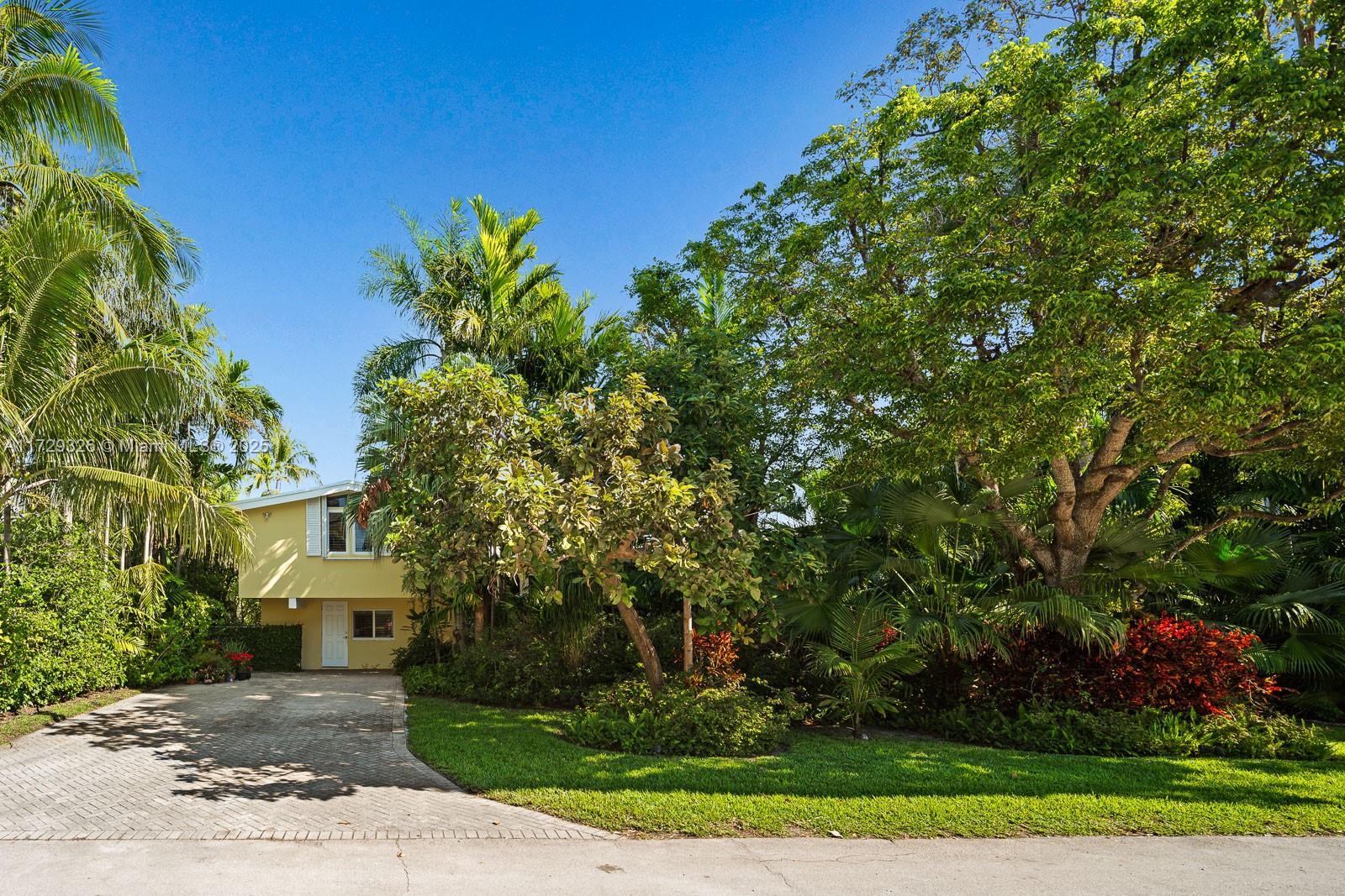 669 S Mashta Dr, Key Biscayne, Miami-Dade County, Florida - 3 Bedrooms  
4 Bathrooms - 