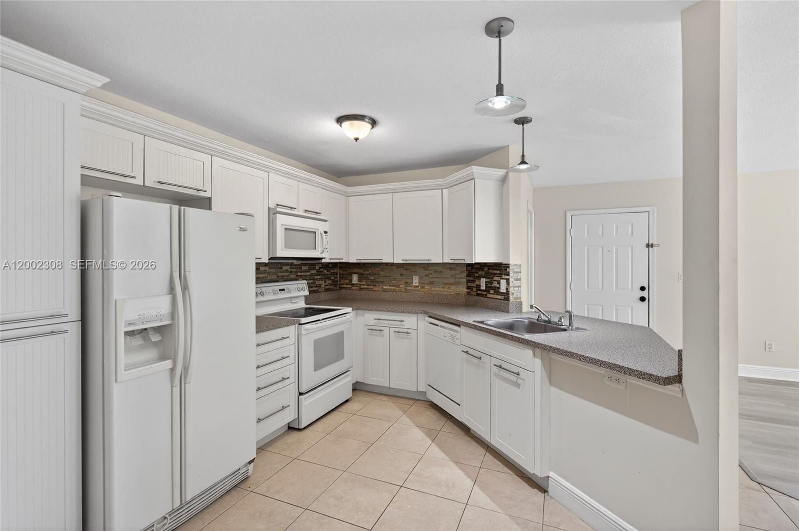 WINDWARD LAKES CONDO - Residential Lease