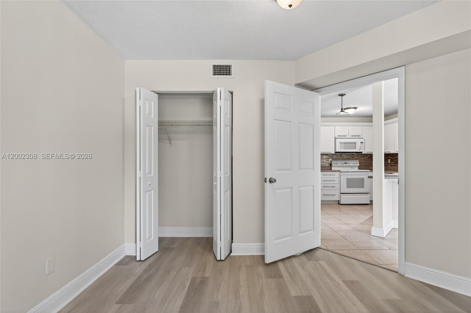 WINDWARD LAKES CONDO - Residential Lease