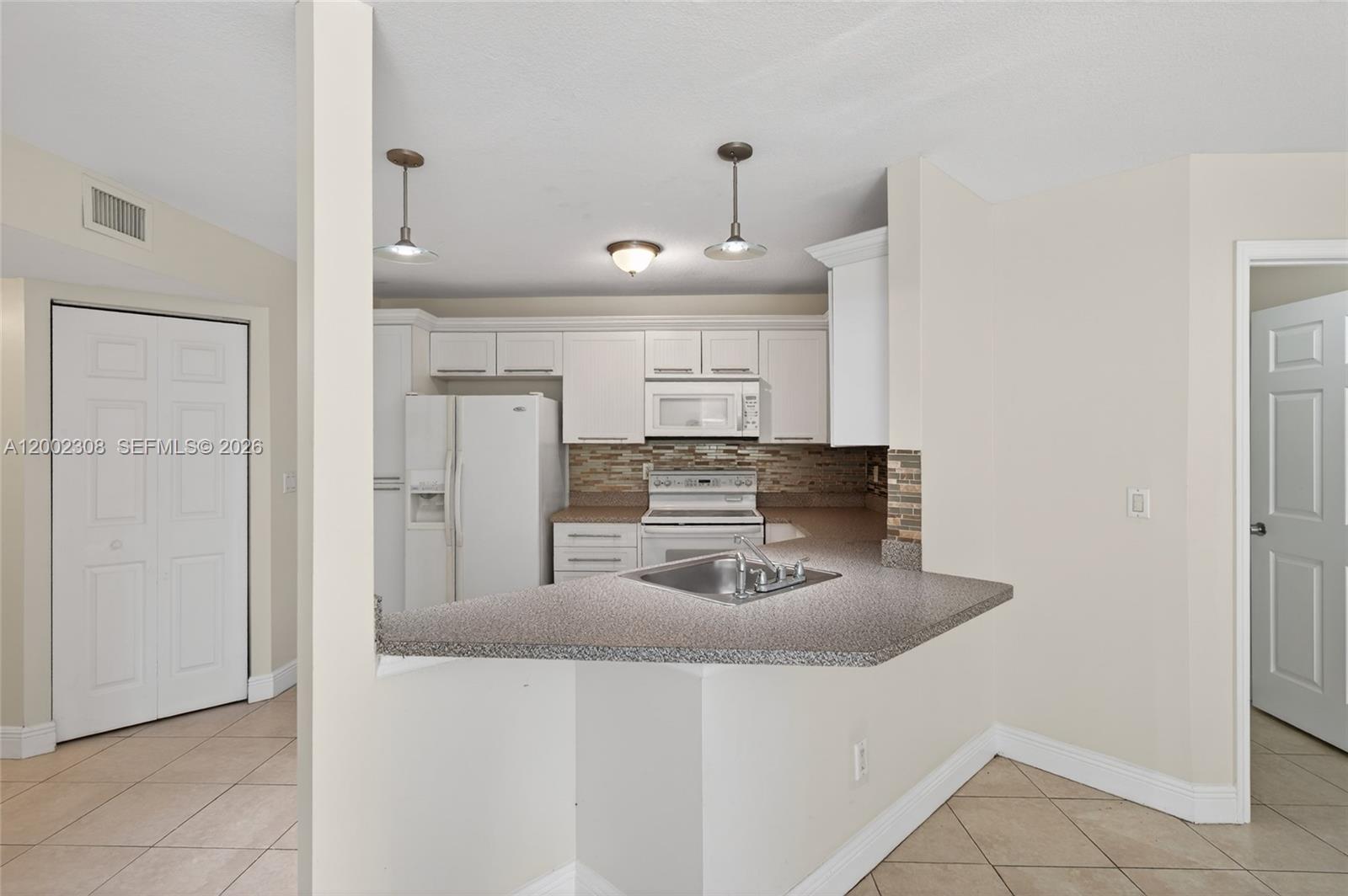 WINDWARD LAKES CONDO - Residential Lease