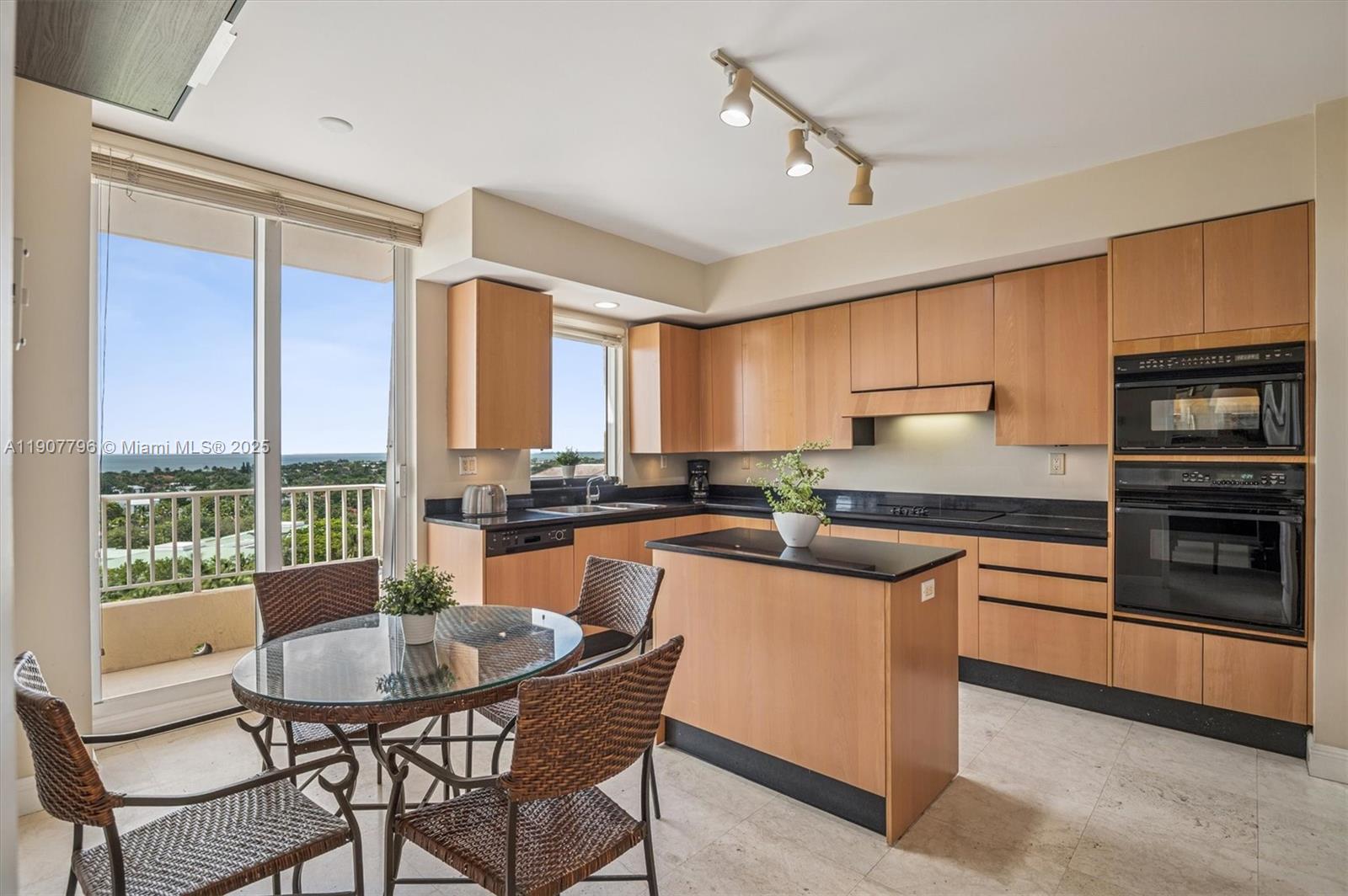 CLUB TOWER ONE CONDO - Residential