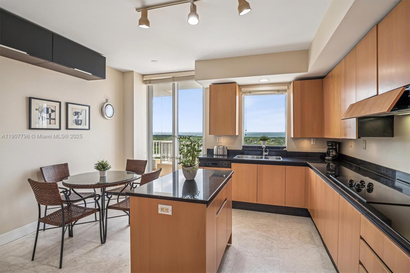 CLUB TOWER ONE CONDO - Residential