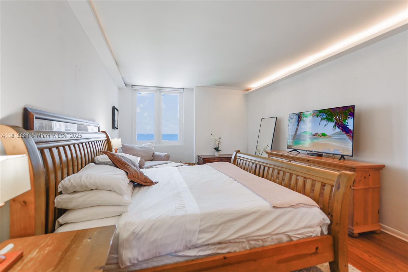 RONEY PALACE CONDO - Residential Lease