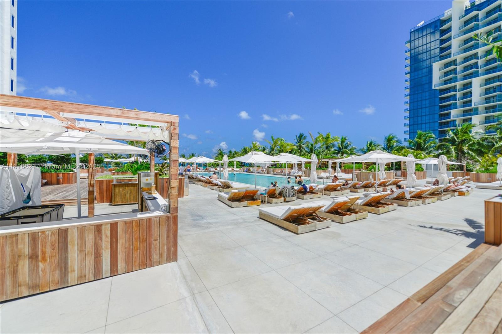 RONEY PALACE CONDO - Residential Lease