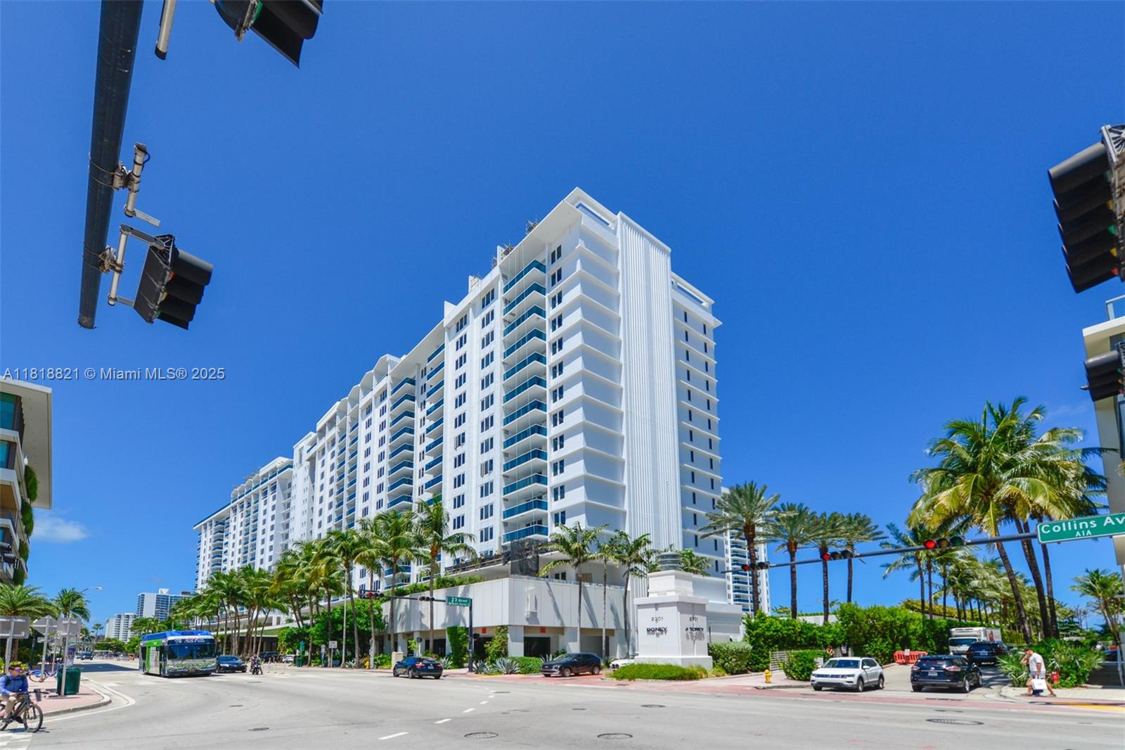 2301 Collins Ave 1025