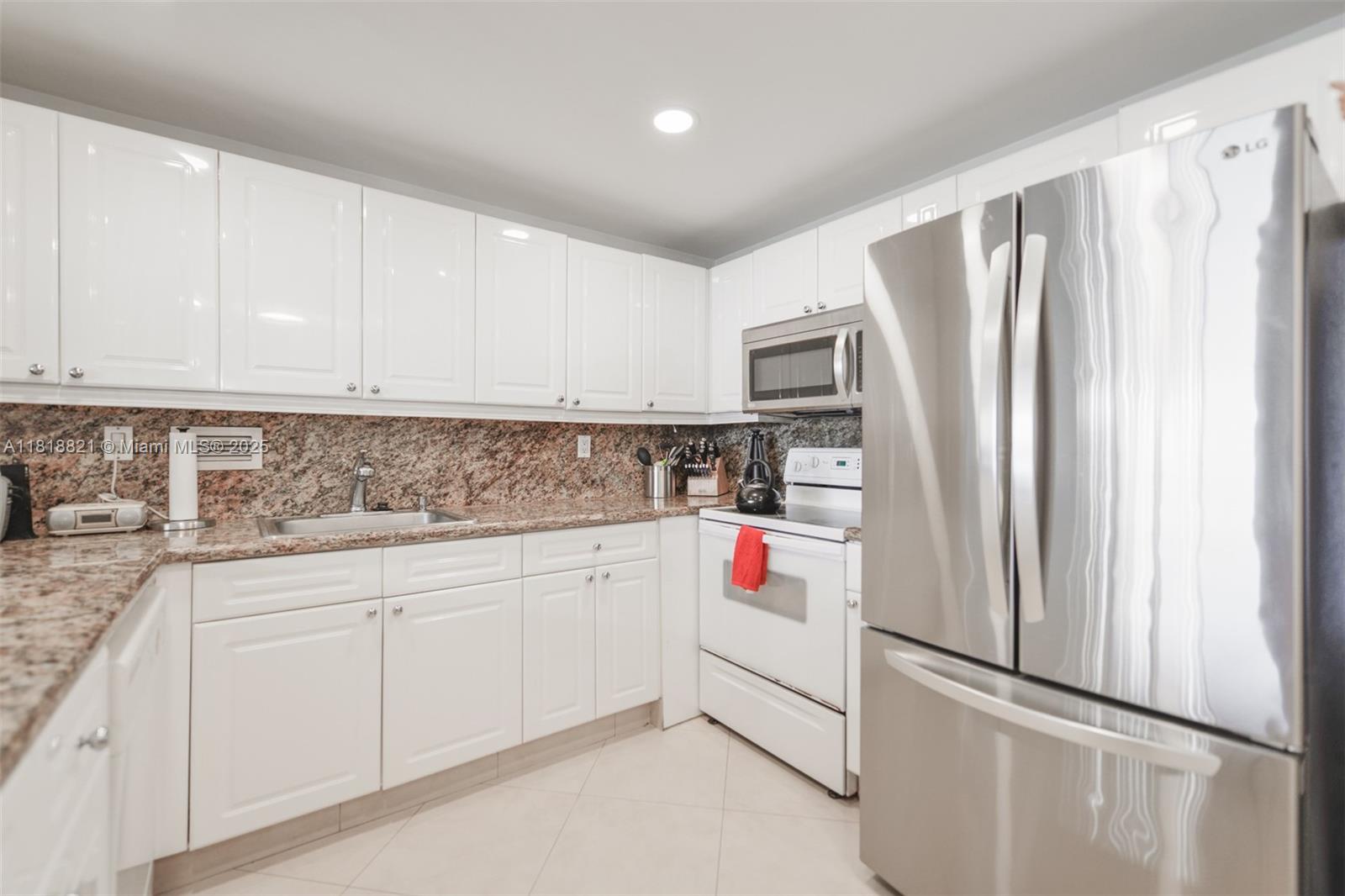 RONEY PALACE CONDO - Residential Lease