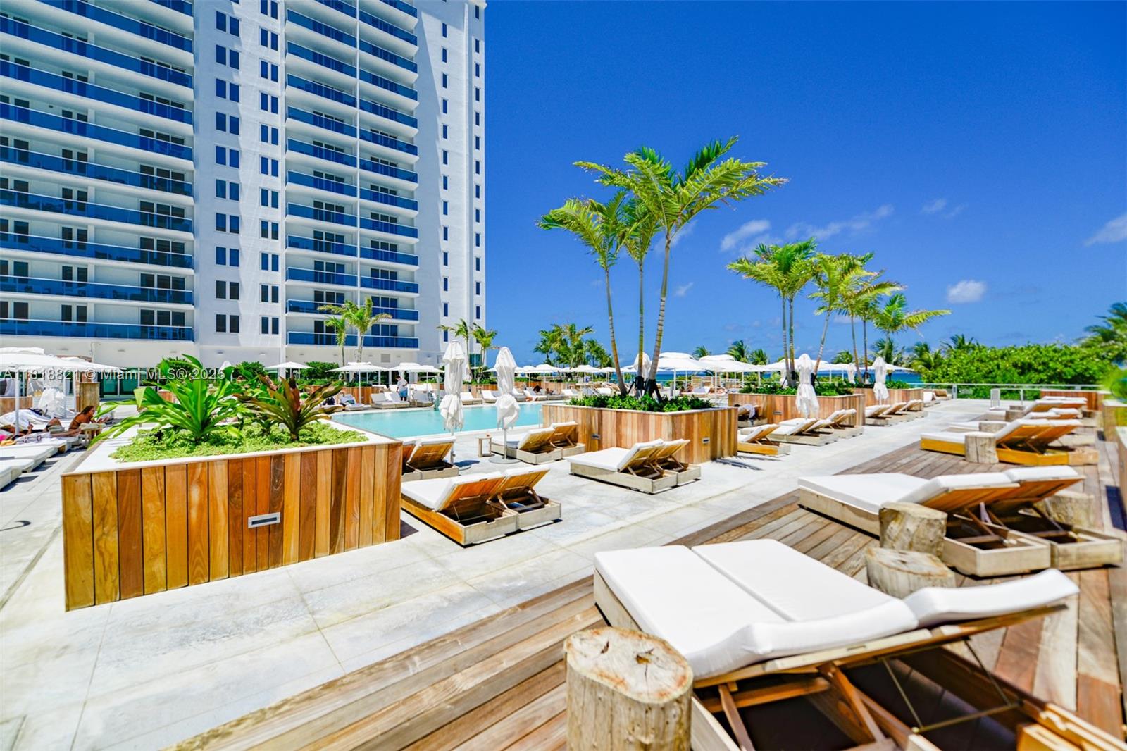 RONEY PALACE CONDO - Residential Lease