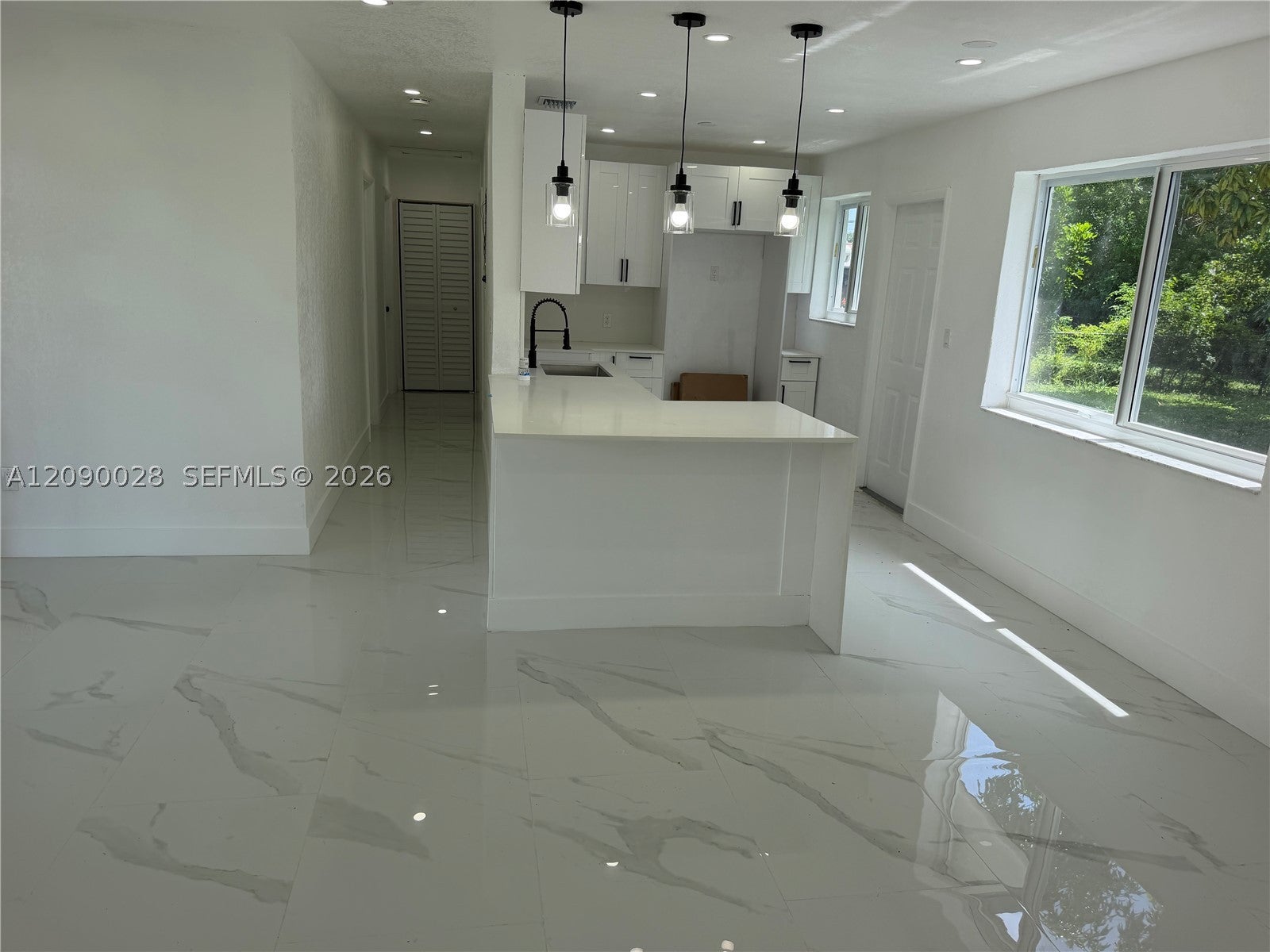 260 NE 42nd Ct