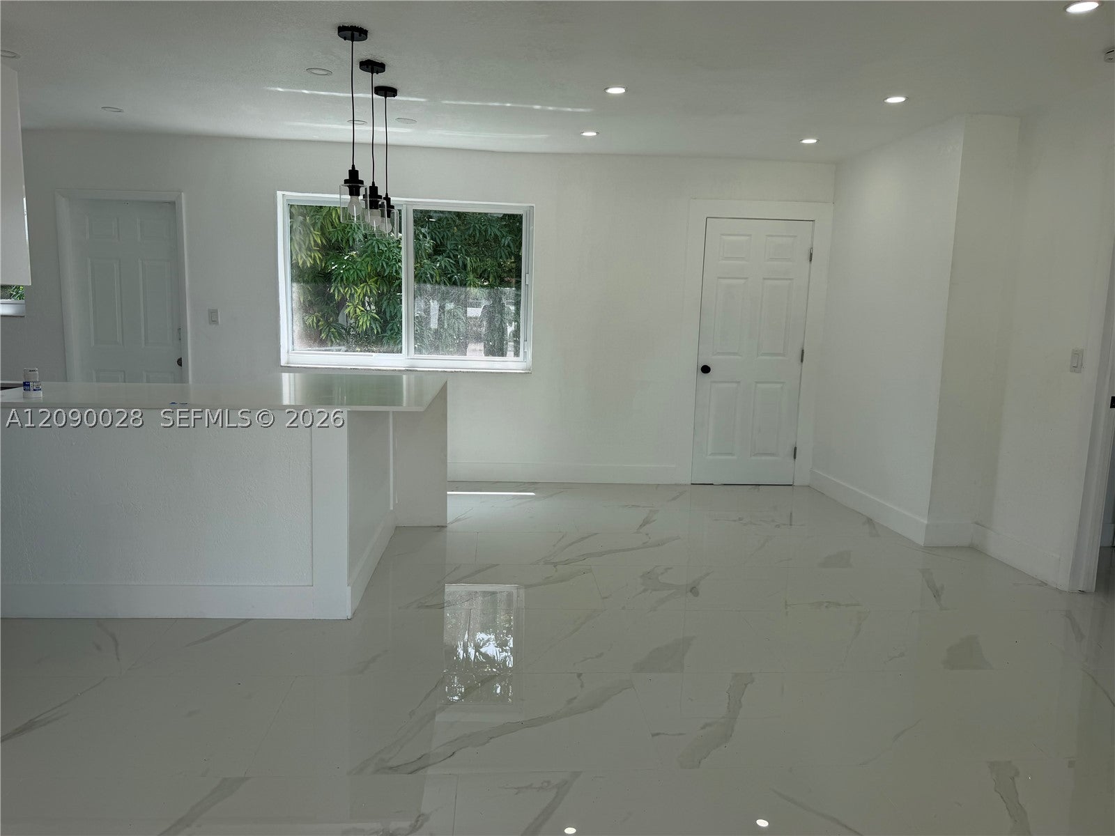 260 NE 42nd Ct