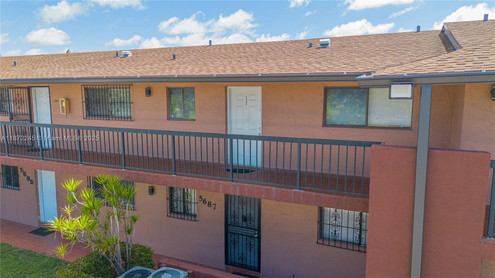 LAKEBELLE CONDO NO ONE - Residential