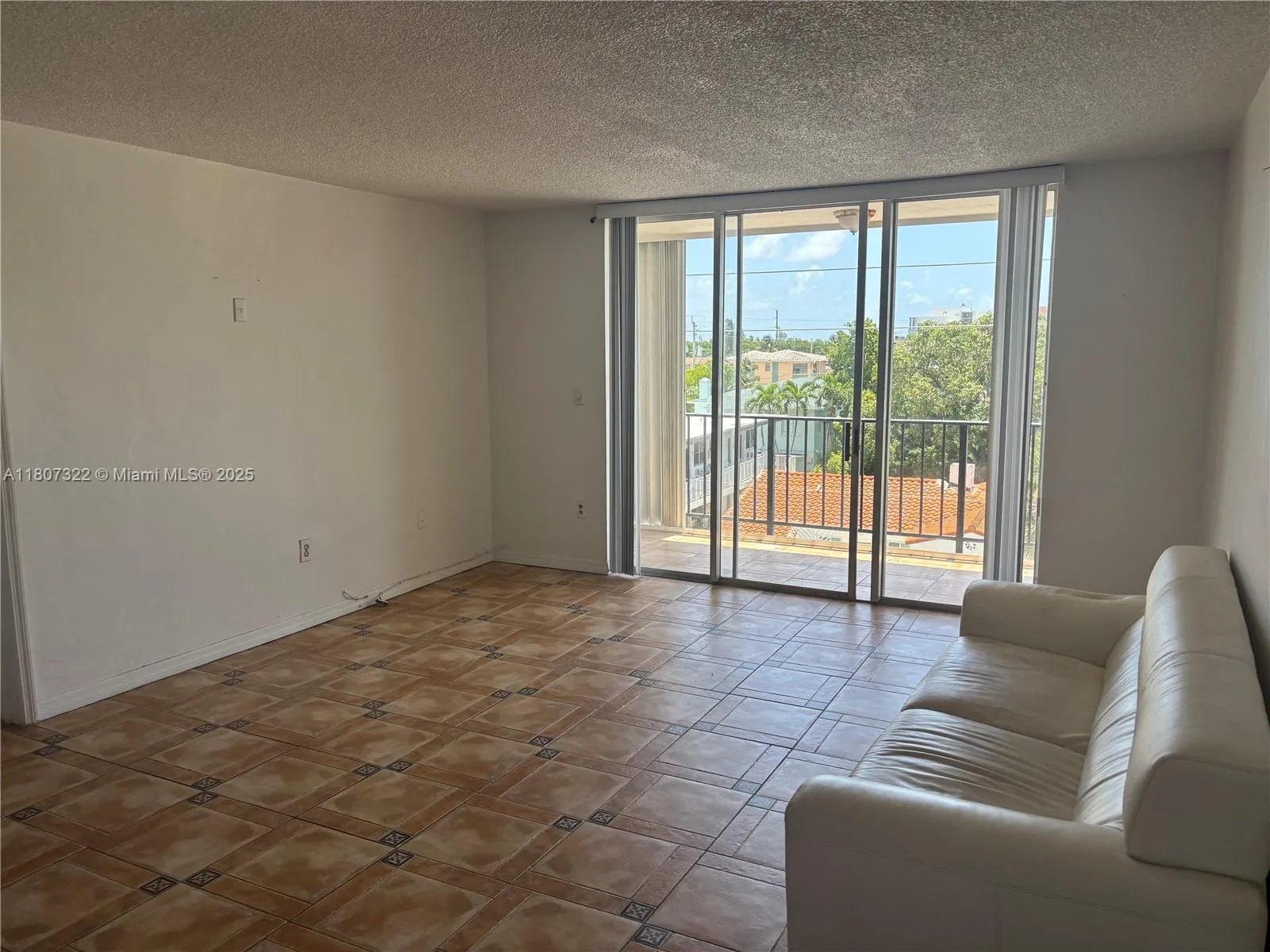 Miami Beach, Florida 33141, United States, 1 Bedroom Bedrooms, ,2 BathroomsBathrooms,Residential,Active,135460