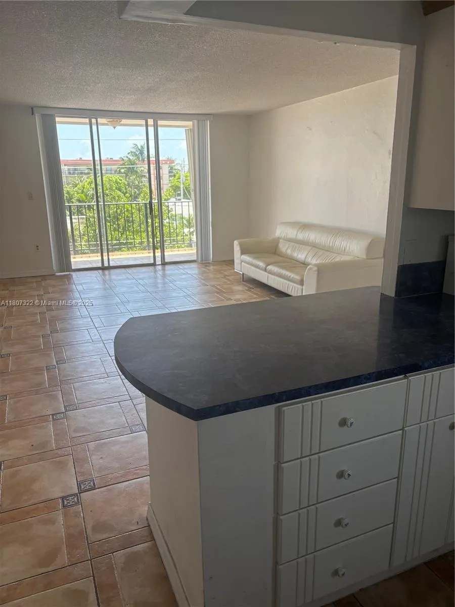 Miami Beach, Florida 33141, United States, 1 Bedroom Bedrooms, ,2 BathroomsBathrooms,Residential,Active,135460