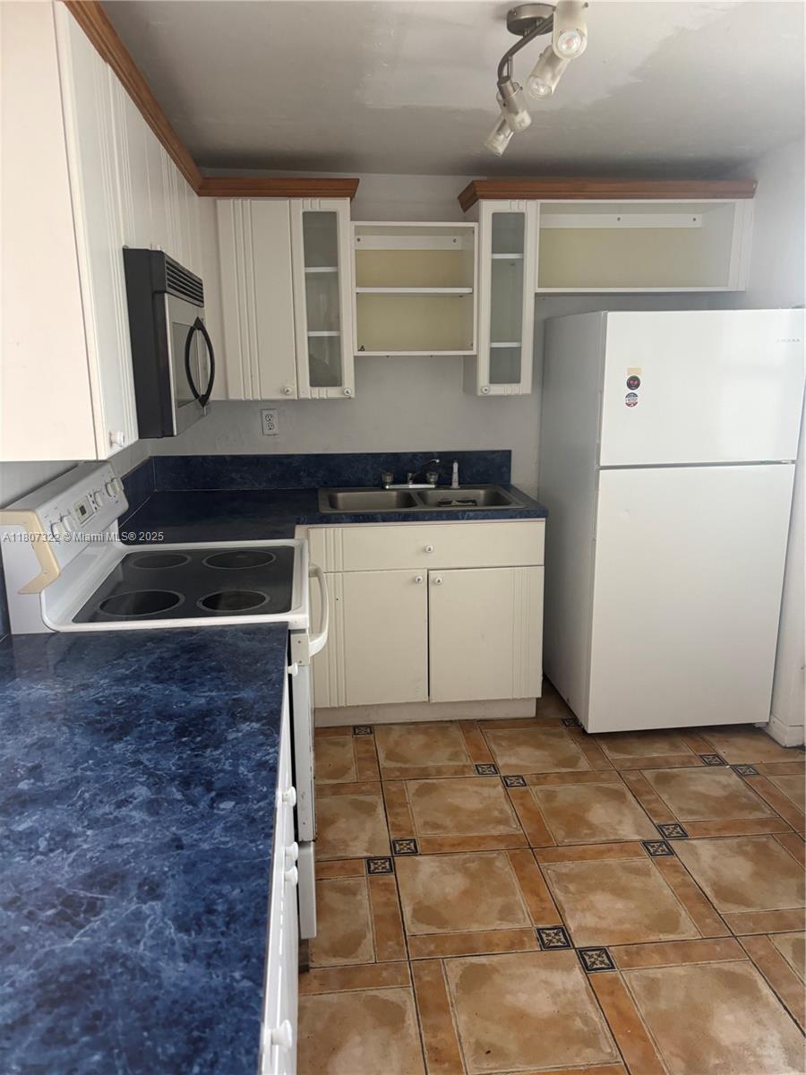 BYRON GARDENS CONDO - Residential