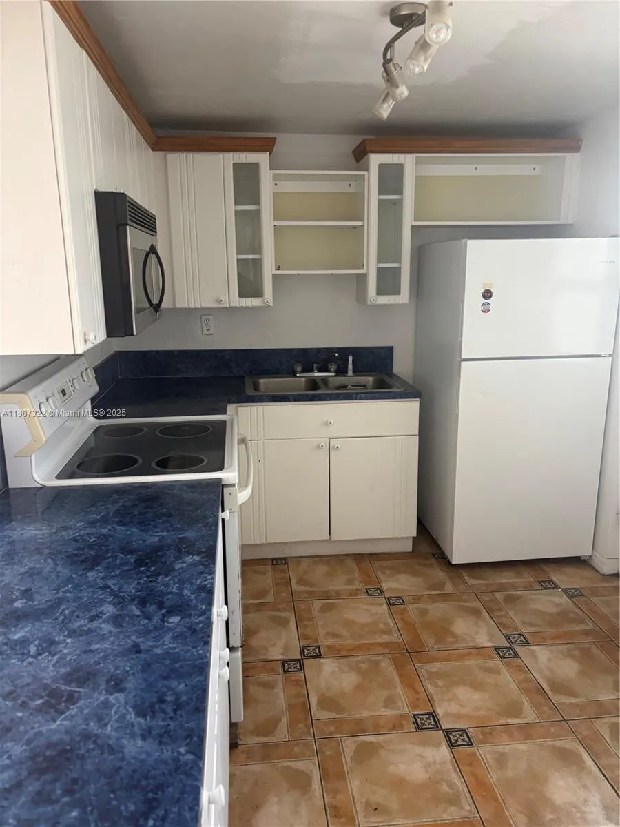 Miami Beach, Florida 33141, United States, 1 Bedroom Bedrooms, ,2 BathroomsBathrooms,Residential,Active,135460