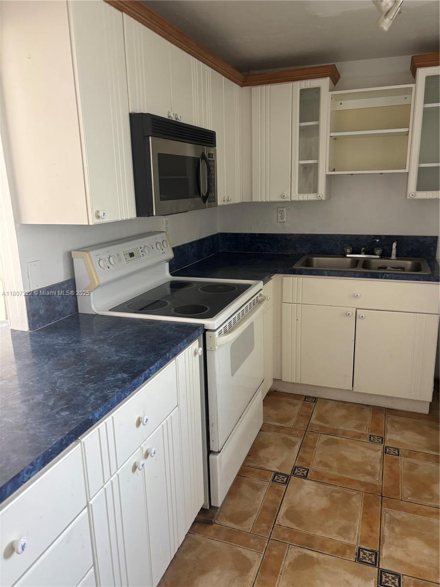 BYRON GARDENS CONDO - Residential