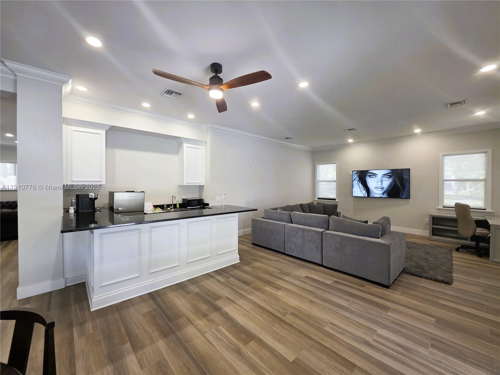 ROYAL GRAND CONDO - Residential