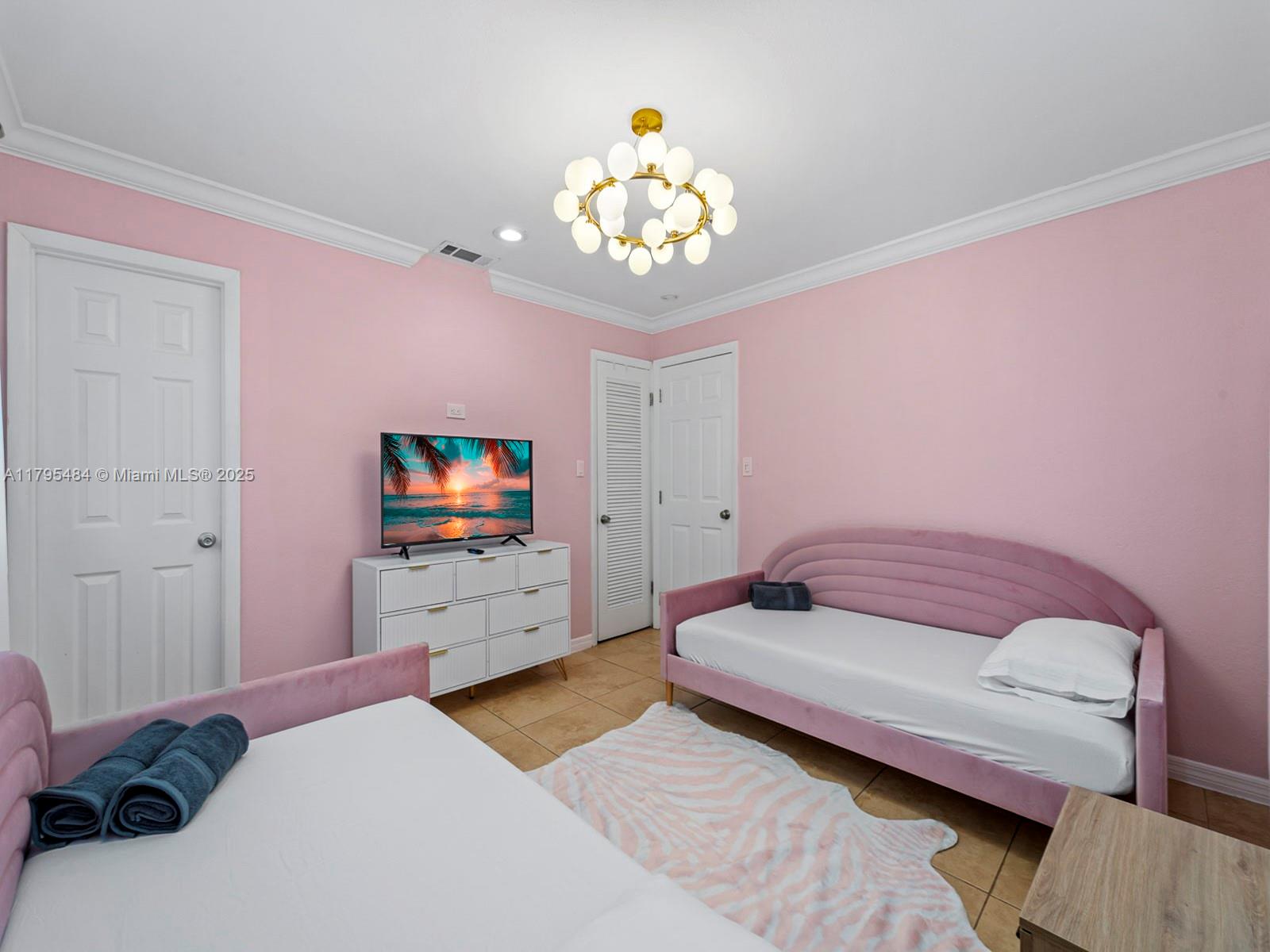 1761 NE 52nd St 1-2