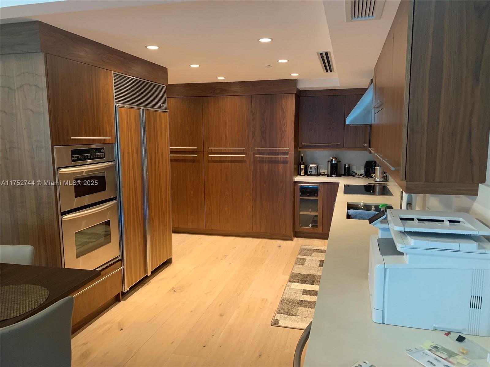 9401 Collins Ave 305