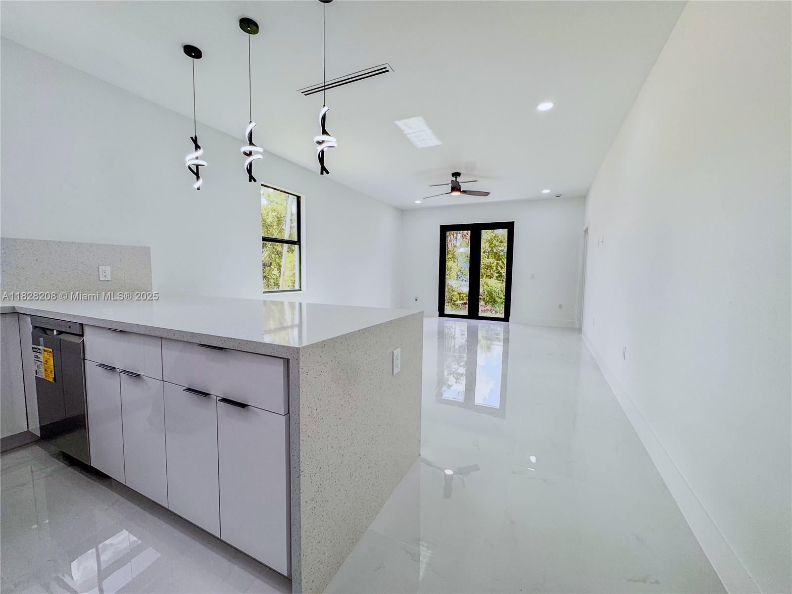 505 W 10TH ST