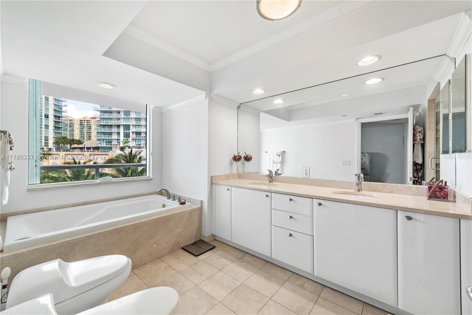 OCEANIA V CONDO - Residential