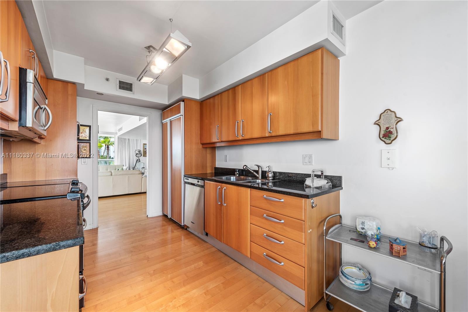 OCEANIA V CONDO - Residential