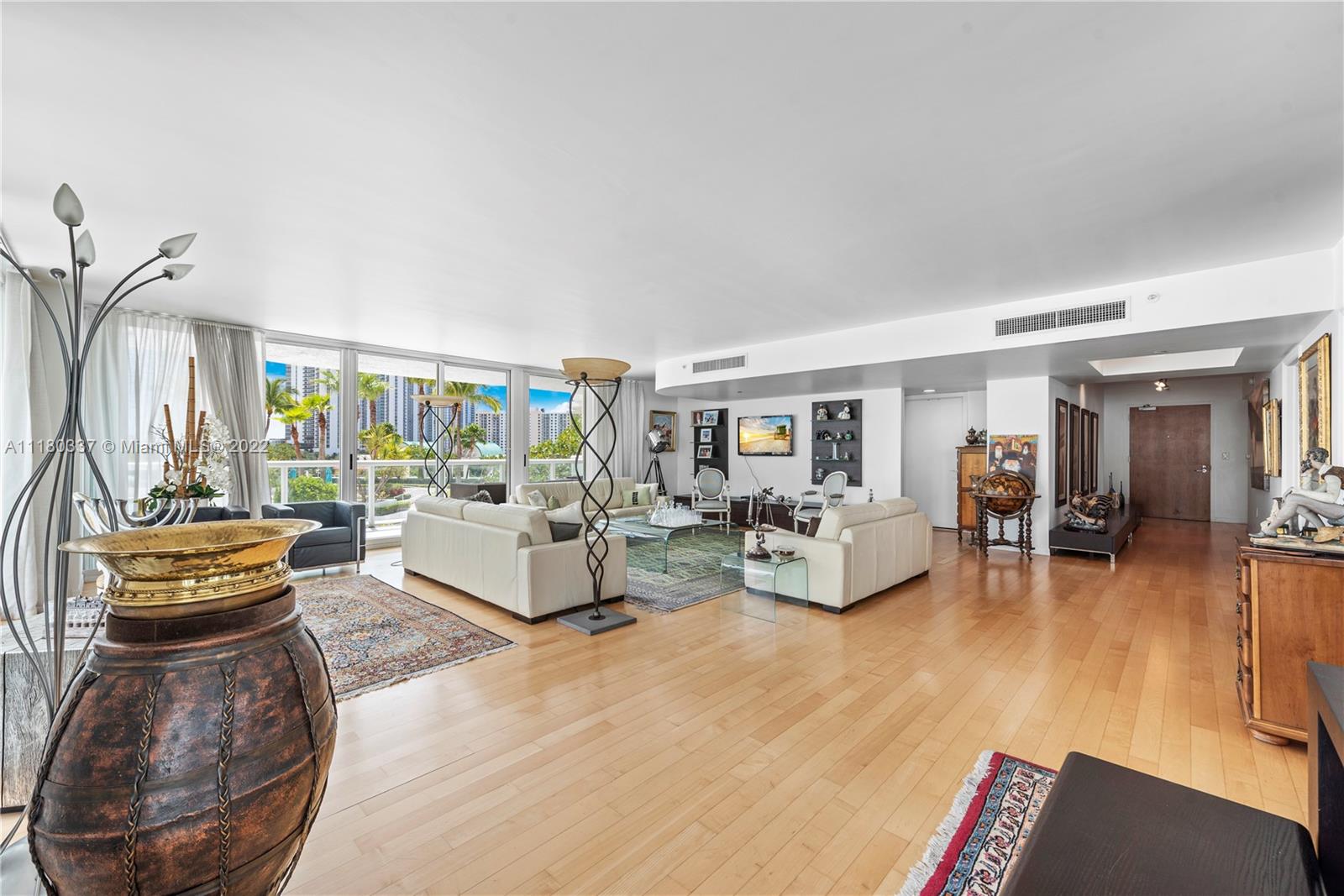 OCEANIA V CONDO - Residential