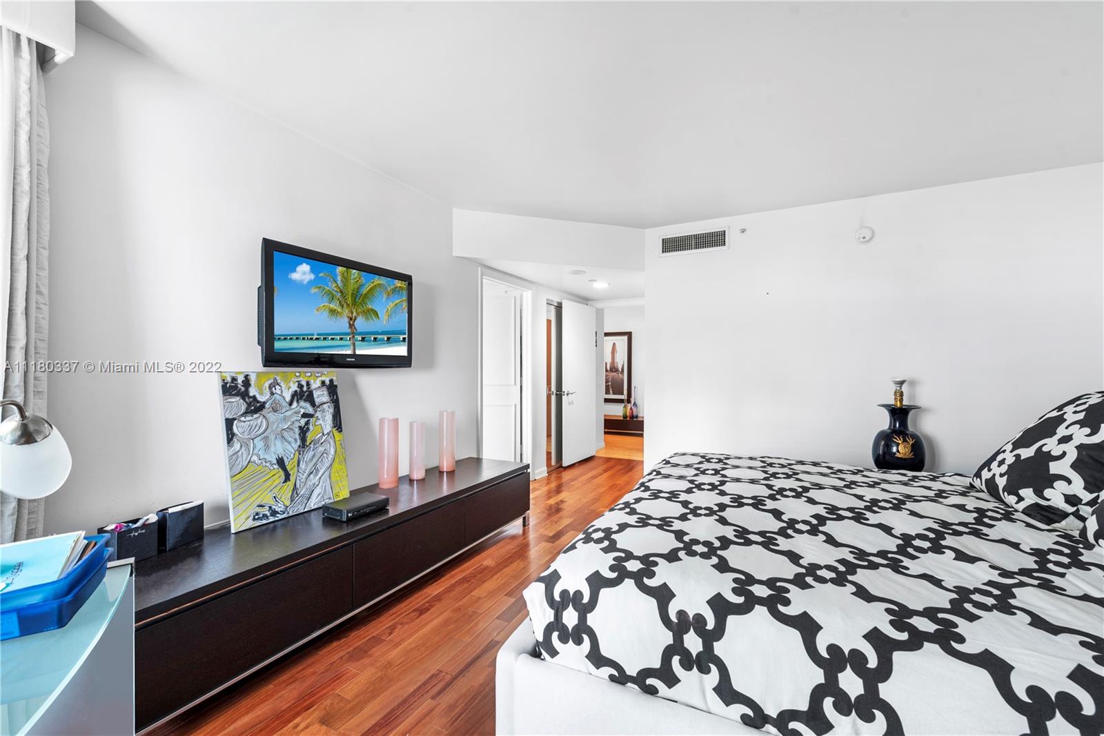 OCEANIA V CONDO - Residential