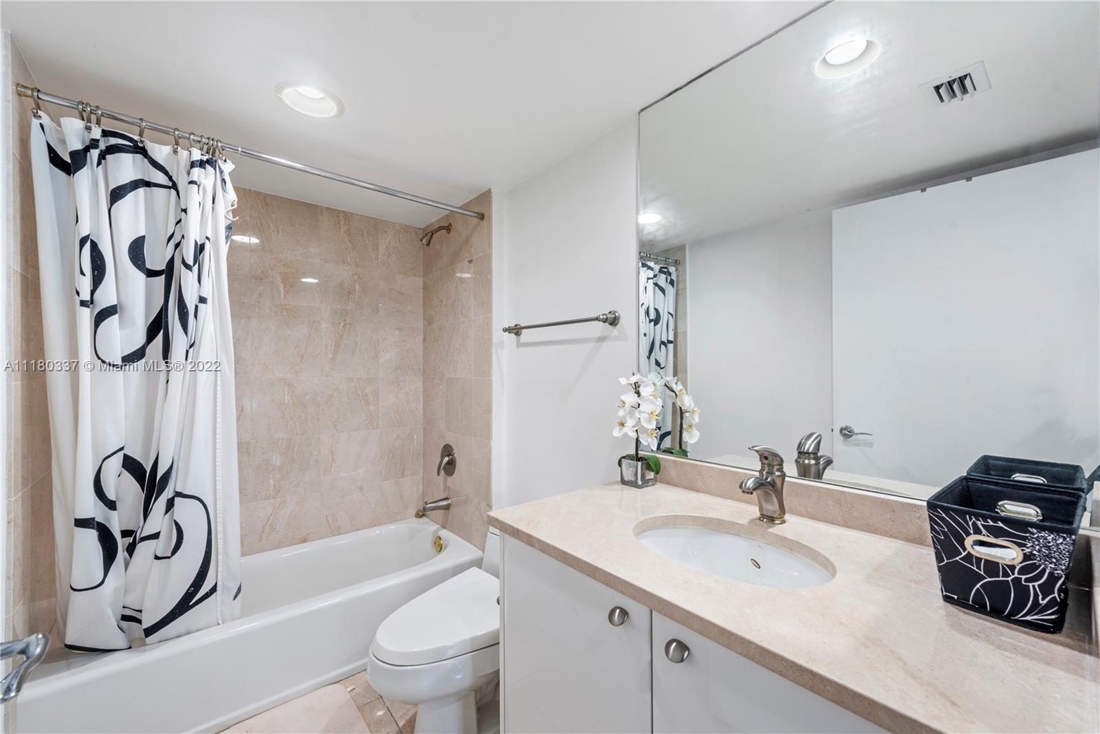 OCEANIA V CONDO - Residential