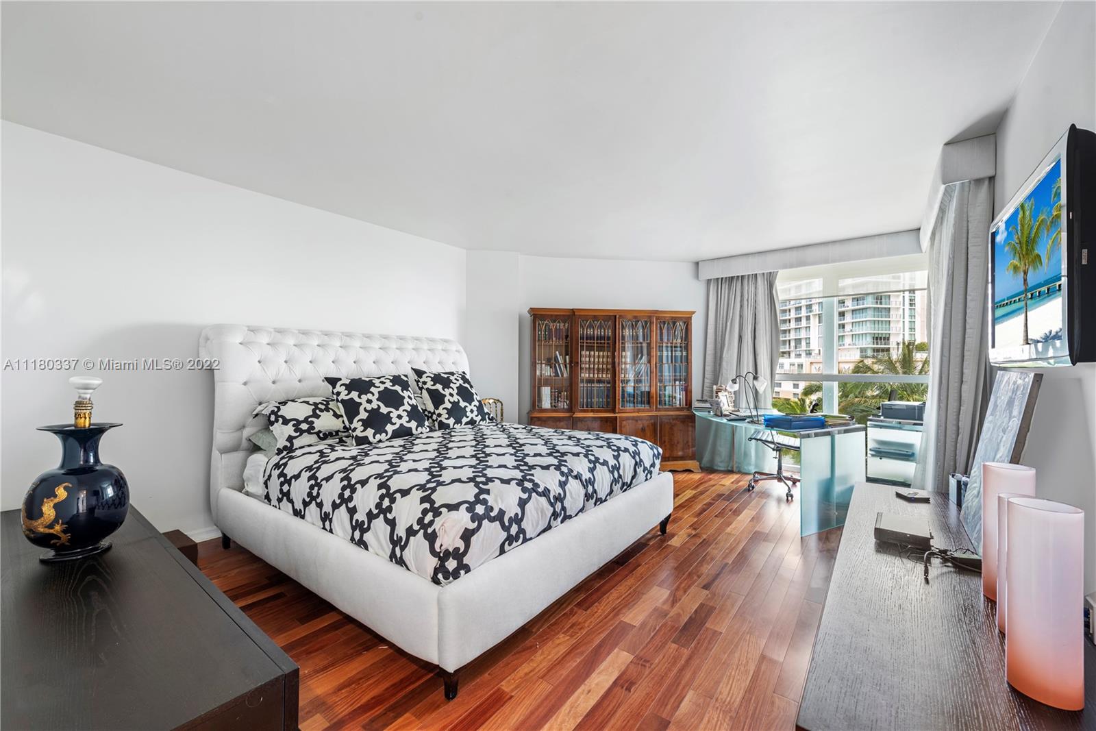 OCEANIA V CONDO - Residential