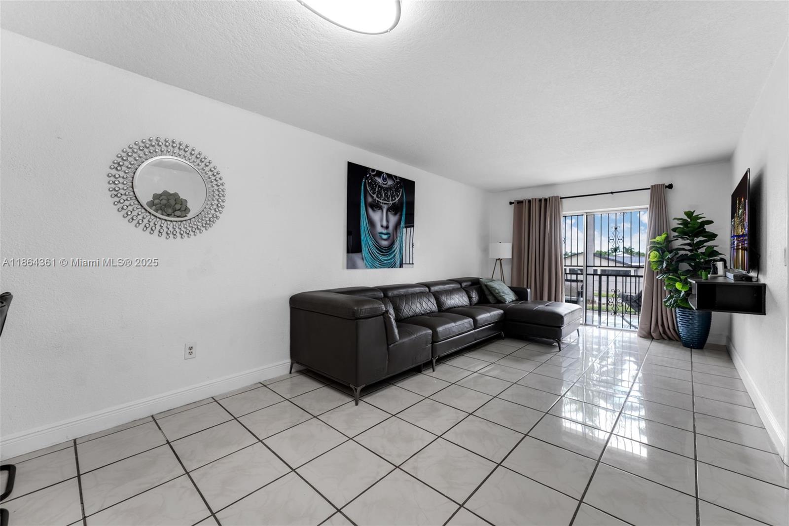 LUXURY CORAL LIVING CONDO - Residential