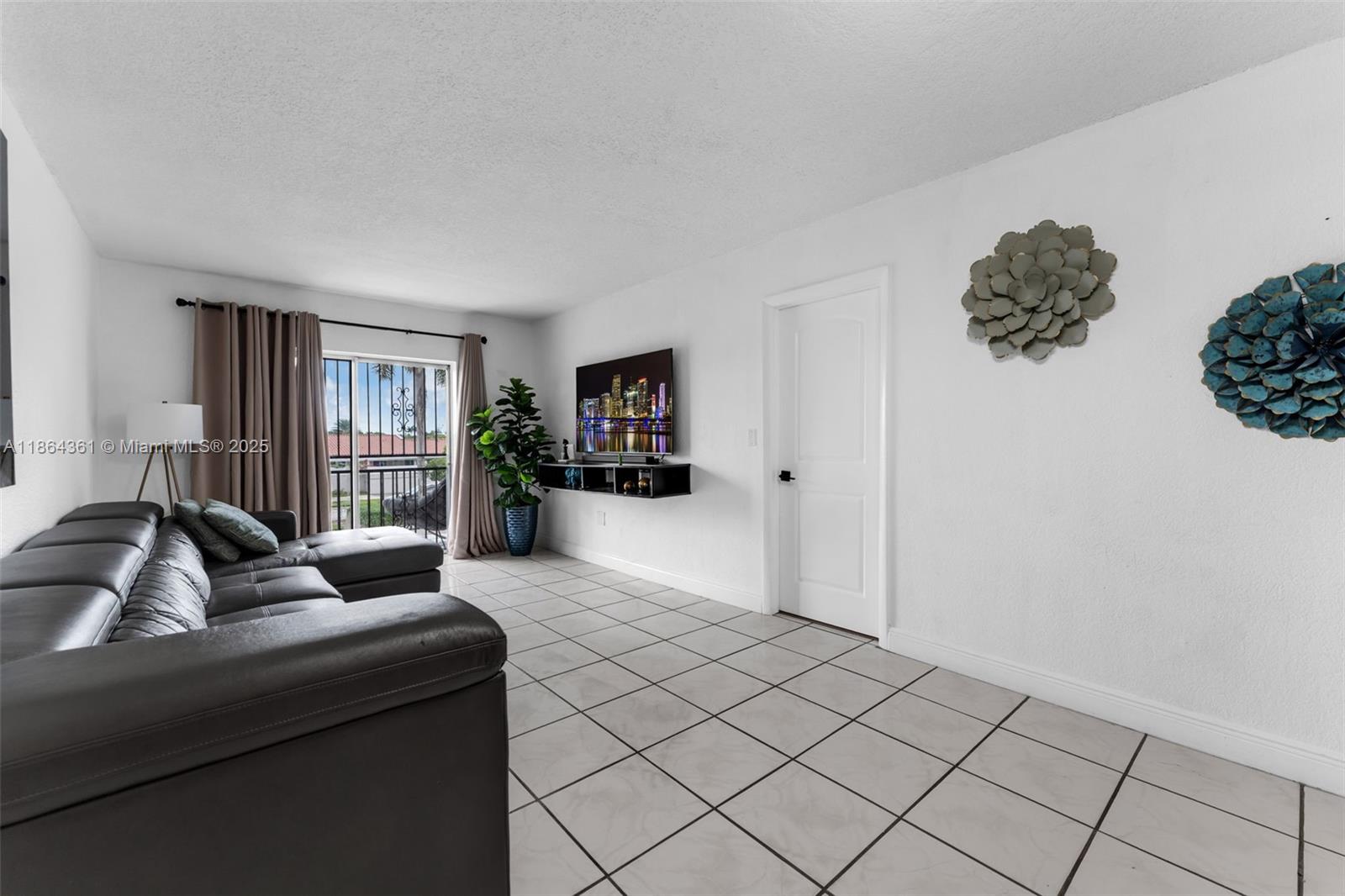 LUXURY CORAL LIVING CONDO - Residential