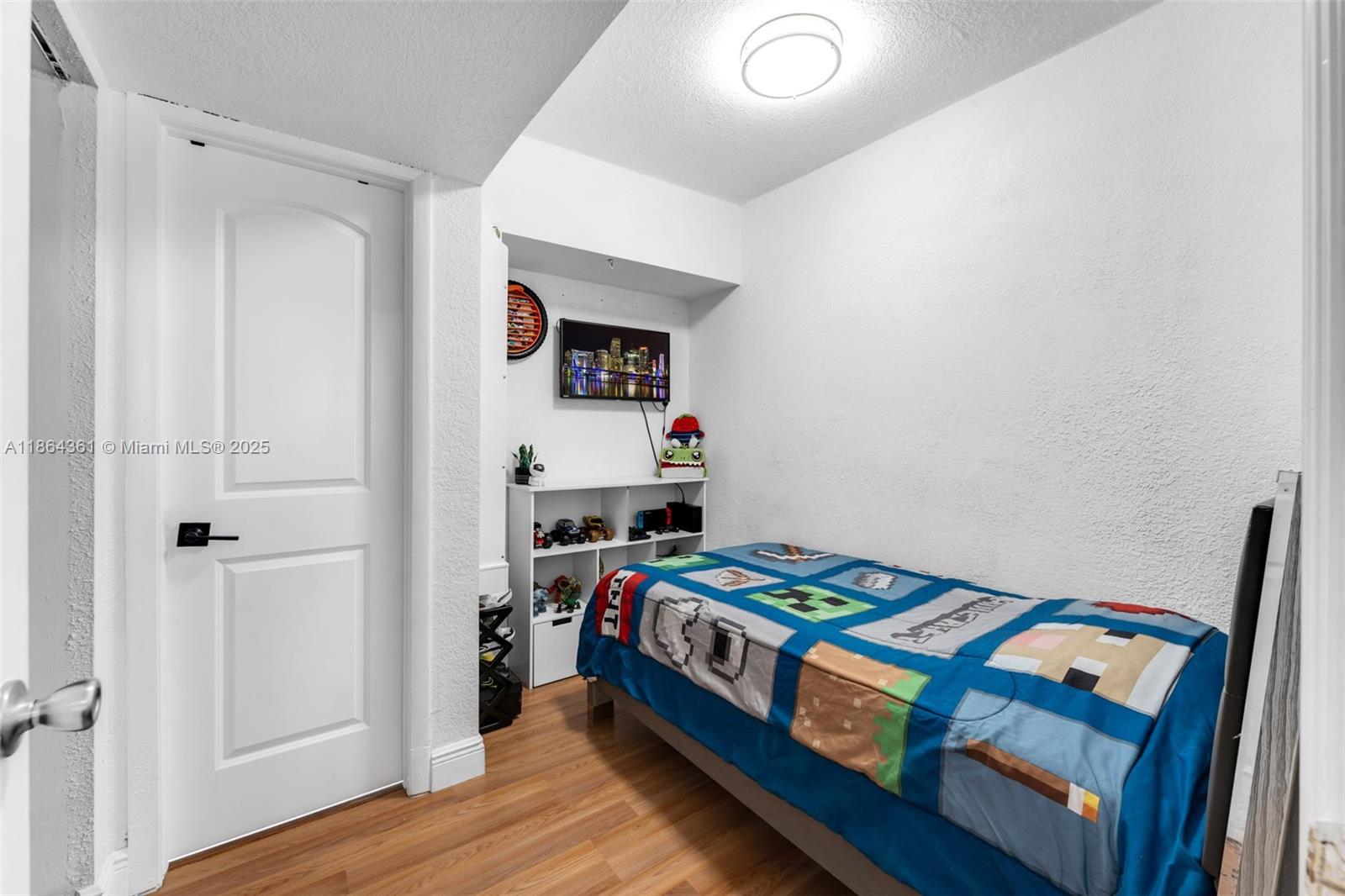 LUXURY CORAL LIVING CONDO - Residential