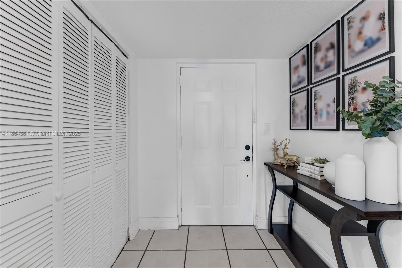 LUXURY CORAL LIVING CONDO - Residential