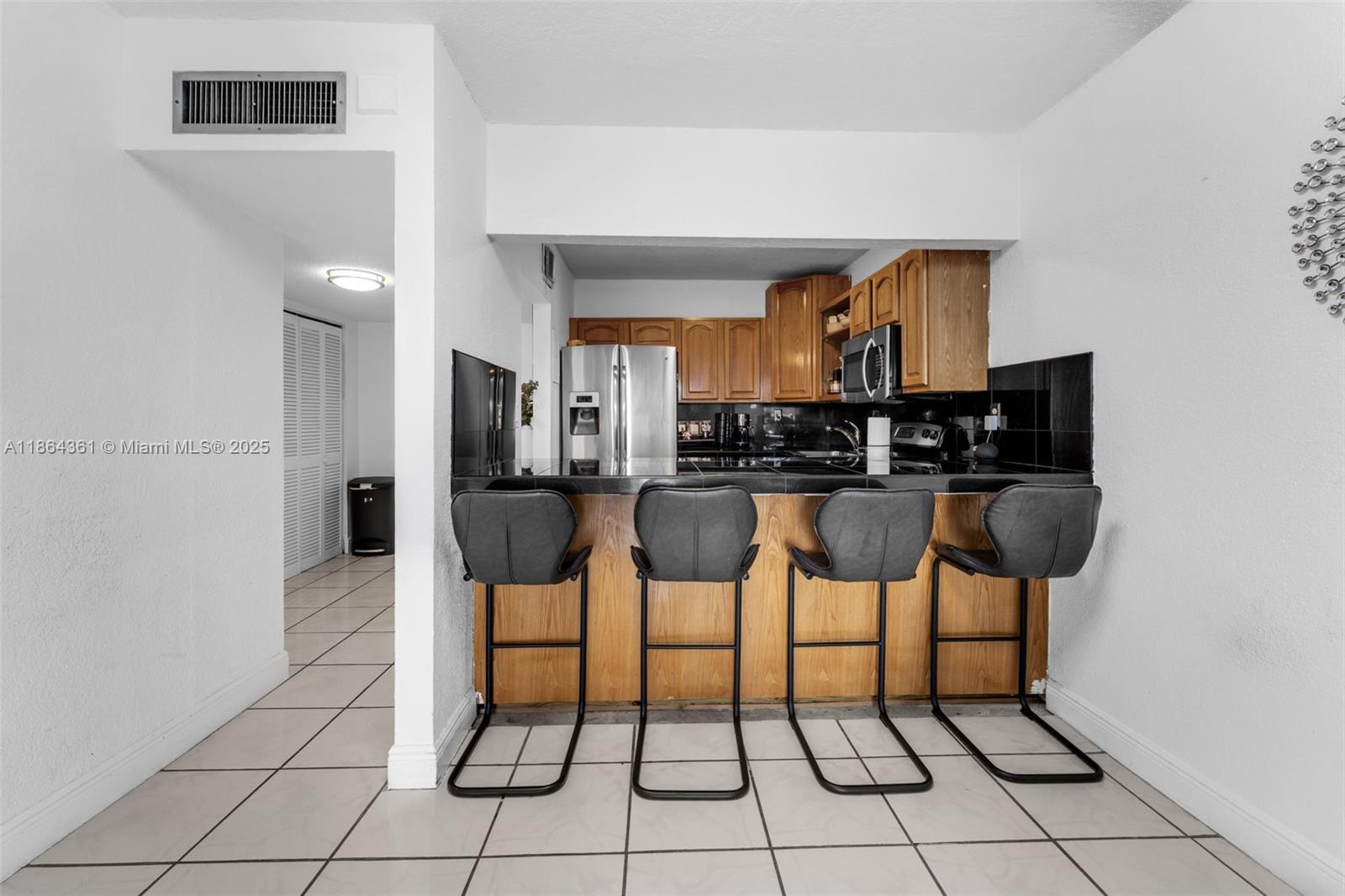 LUXURY CORAL LIVING CONDO - Residential