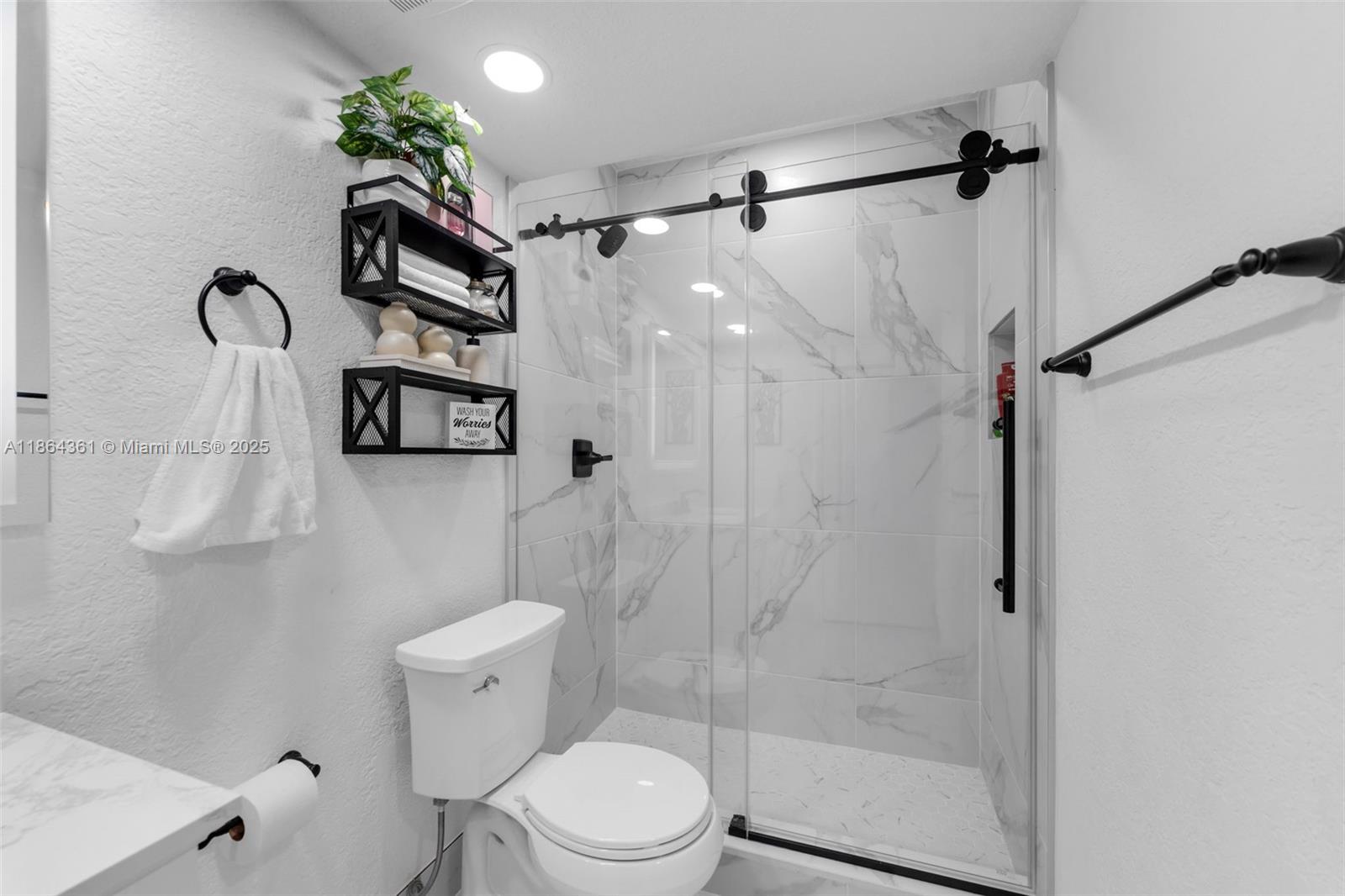 LUXURY CORAL LIVING CONDO - Residential