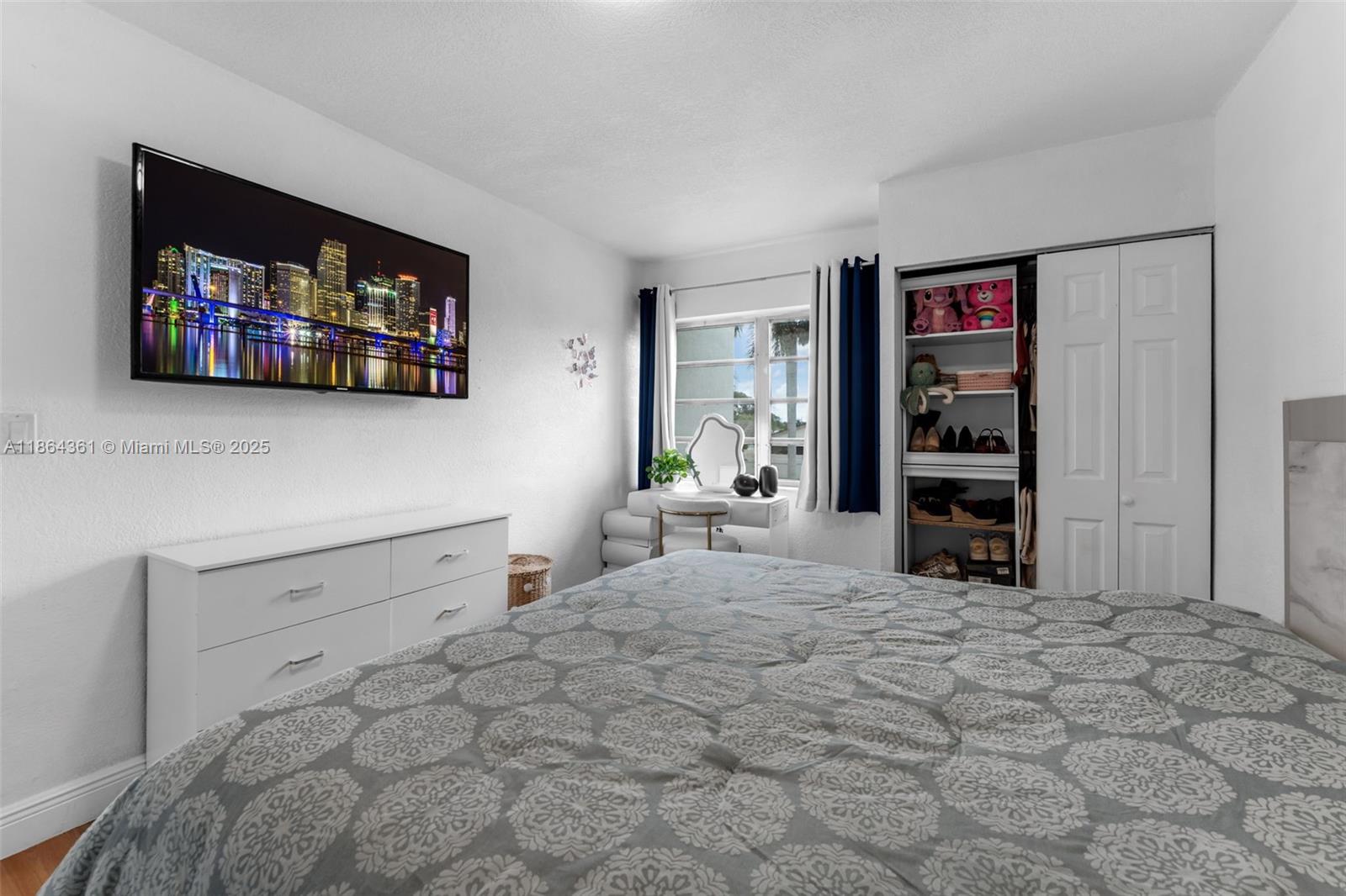 LUXURY CORAL LIVING CONDO - Residential