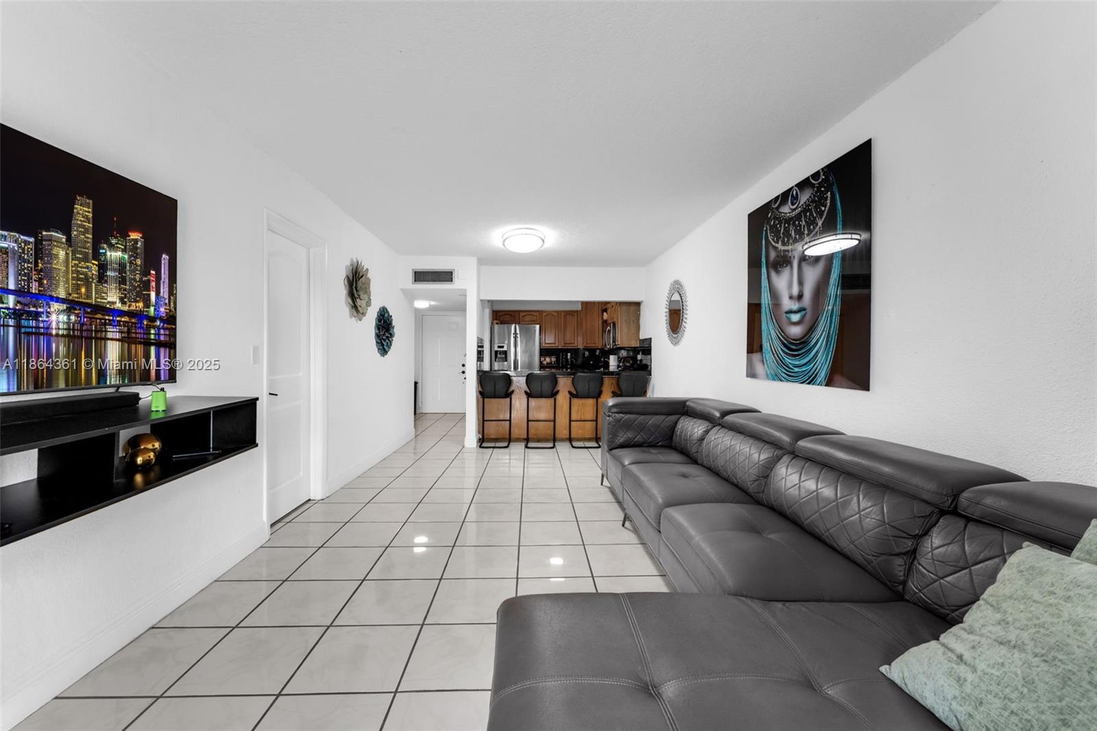 LUXURY CORAL LIVING CONDO - Residential